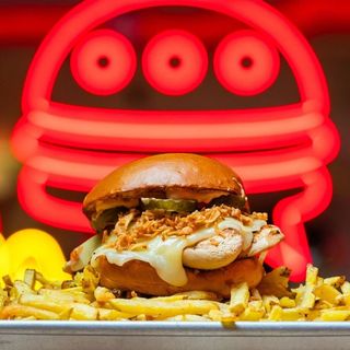 COMBO BURGER DEL MES (CHIMI CHICKEN)