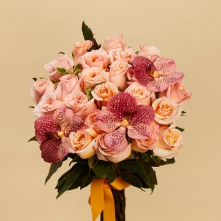 Pink Heart - buchet 25 trandafiri roz si orhidee