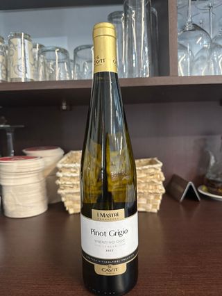 Vino blanco seco Pinot grigio del Trentino 