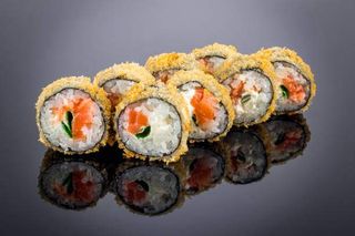 Uramaki salmone fritto