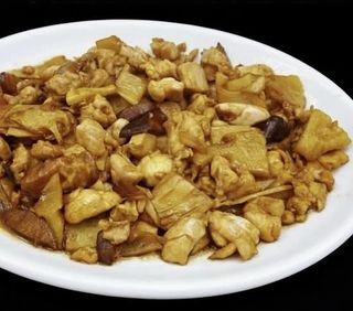 Pollo Con Bambú Y Setas Chinas