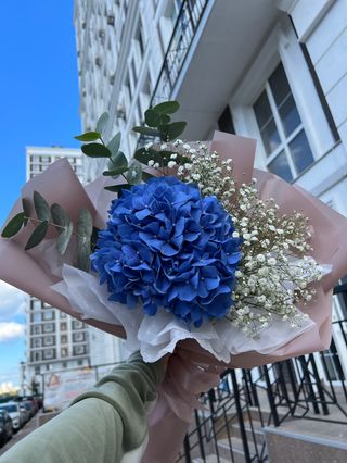 Букет з гортензією та гіпсофілою