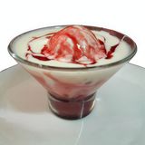 Crema De Iogurt Amb Gerd I Coulis De Maduixa