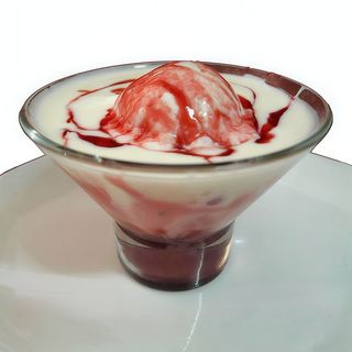 Crema De Iogurt Amb Gerd I Coulis De Maduixa