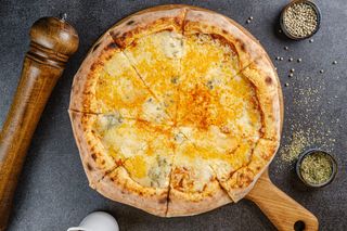 პიცა ოთხი ყველით