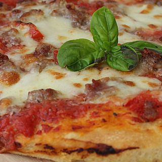 Peperoni e salsiccia 