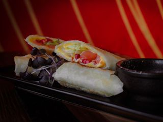 Спрінг рол з лососем (195g)