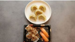 404 Acqua, ravioli, 4uramaki salmone, 2 nigiri salmone
