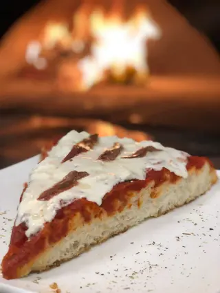 Stracciatella e filetti di acciuga