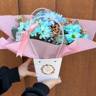 ფერადი ქრიზანთემები კალათში #4