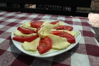 Caprese salata