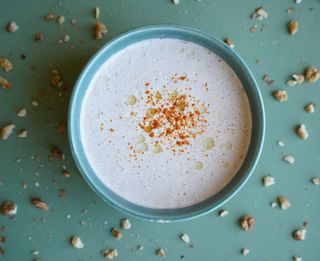 ბაჟე ბროწეულის სოუსით