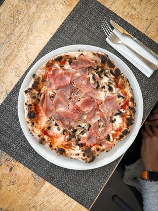 Pizza Prosciutto E Funghi