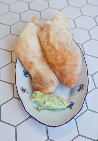 Горячая лепешка с маслом(180 гр)