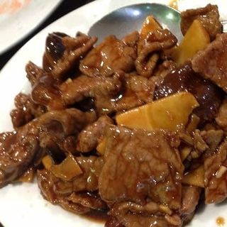 Ternera Con Bambú Y Setas Chinas