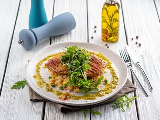 Курячий стейк на подушці з кус кусу та овочів (320g)