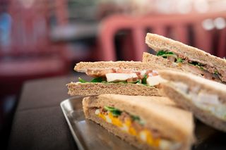 Tramezzini sempre freschi, vari gusti.