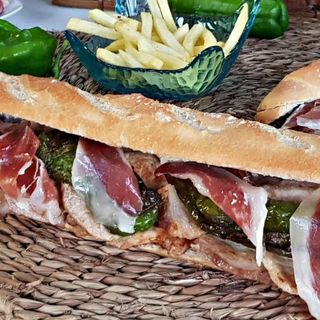Bocadillo Serranito