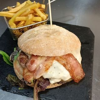 HAMBURGUESA BLACK ANGUS DE LA CASA (200 G.)