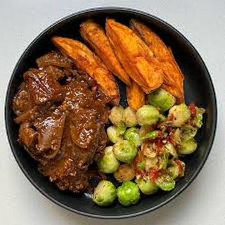 Liver with potato wedges