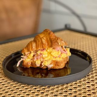 Croissant de Ovo e Bacon