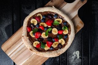 Pizza cu Nutella si fructe