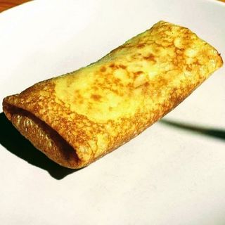 Млинець з яблуком, корицею та родзинками (100г)