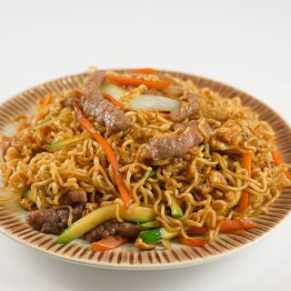 yakisoba de ternera