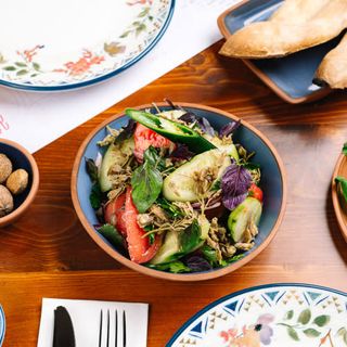 ქართული სალათი  კახური ზეთითა და ჯონჯოლით