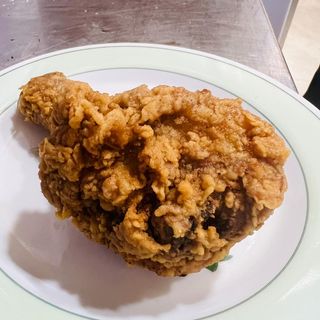 Corsa del pollo fritto.