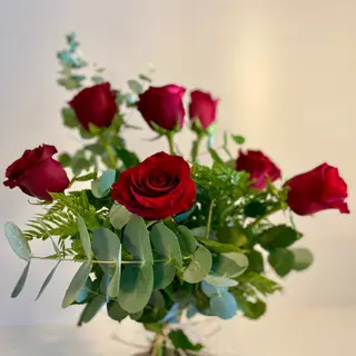 Siete Rosas Rojas
