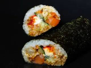 Рол З копченим лососем (330g)