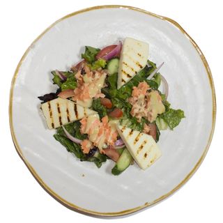 Салат с семгой и адыгейским сыром на гриле 