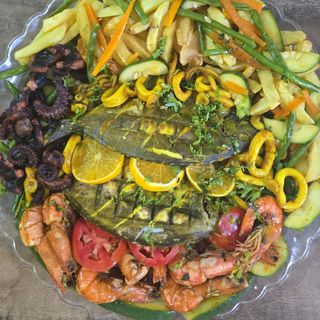 Sea food platter. Whole fish. Prawns.  Squid ( calamari) . Octopus