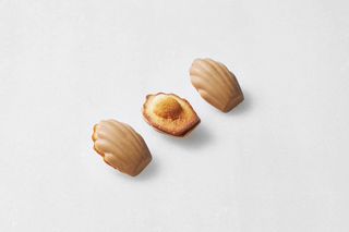 Mini magdalenas con chocolate blanco tostado