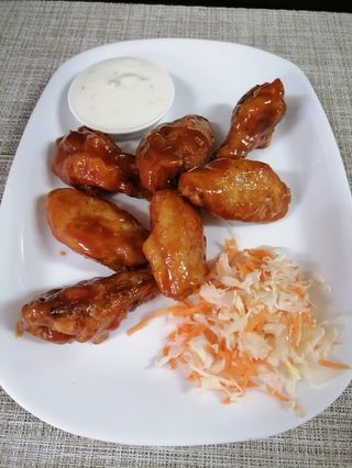 Пилешки крилца Бъфало с пикантна глазура (350гр)