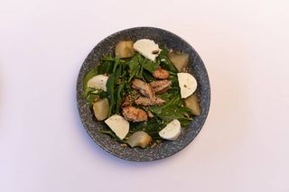 Цыпленок гриль со шпинатом и моцареллой