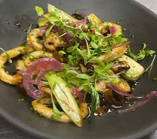 Calamar frito con guindilla y soja dulce