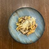 პენე სოკოთი და ქათმით ნაღების სოუსში/Penne with mushrooms and chicken in a creamy sauce