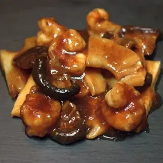 Gambas con bambú y seta