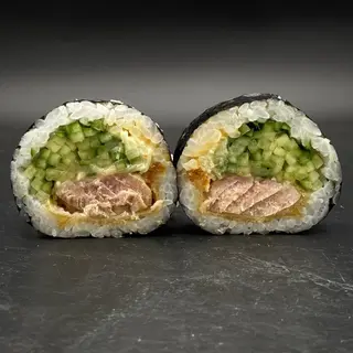 Futomaki z tuńczykiem w tempurze 