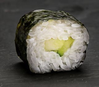 Maki de pepino (4 pzs.)