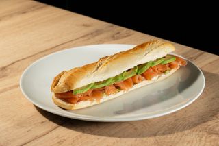 Baguete de Salmão e Abacate