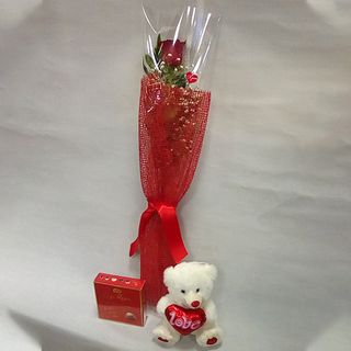 Rosa eterna con bombones y peluche