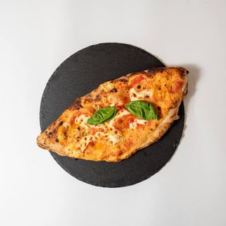 Calzone funghi e salsiccia