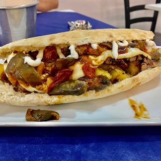 Saltimbocca Pollo alla piastra, mayo al basilico, pomodorini e scaglie