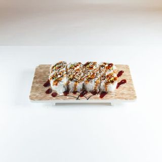 Uramaki pollo rebozado, aguacate y queso (8 pzas.)