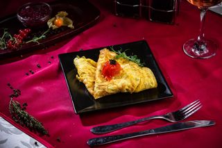 Omleta cu pastrama si rosie