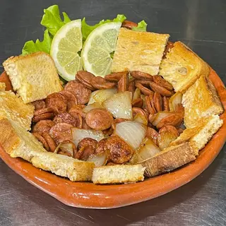 Calabresa Acebolada e Pão