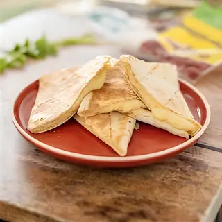 Quésadillas Au Fromage, Guacamole & Salsa